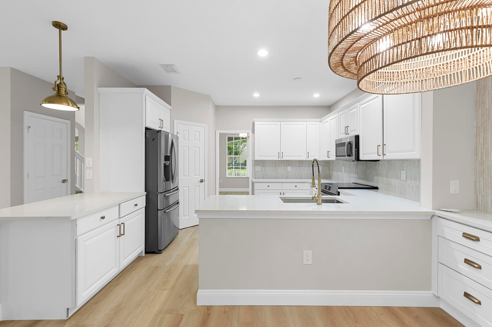 1636 FENTON Drive — photo 3