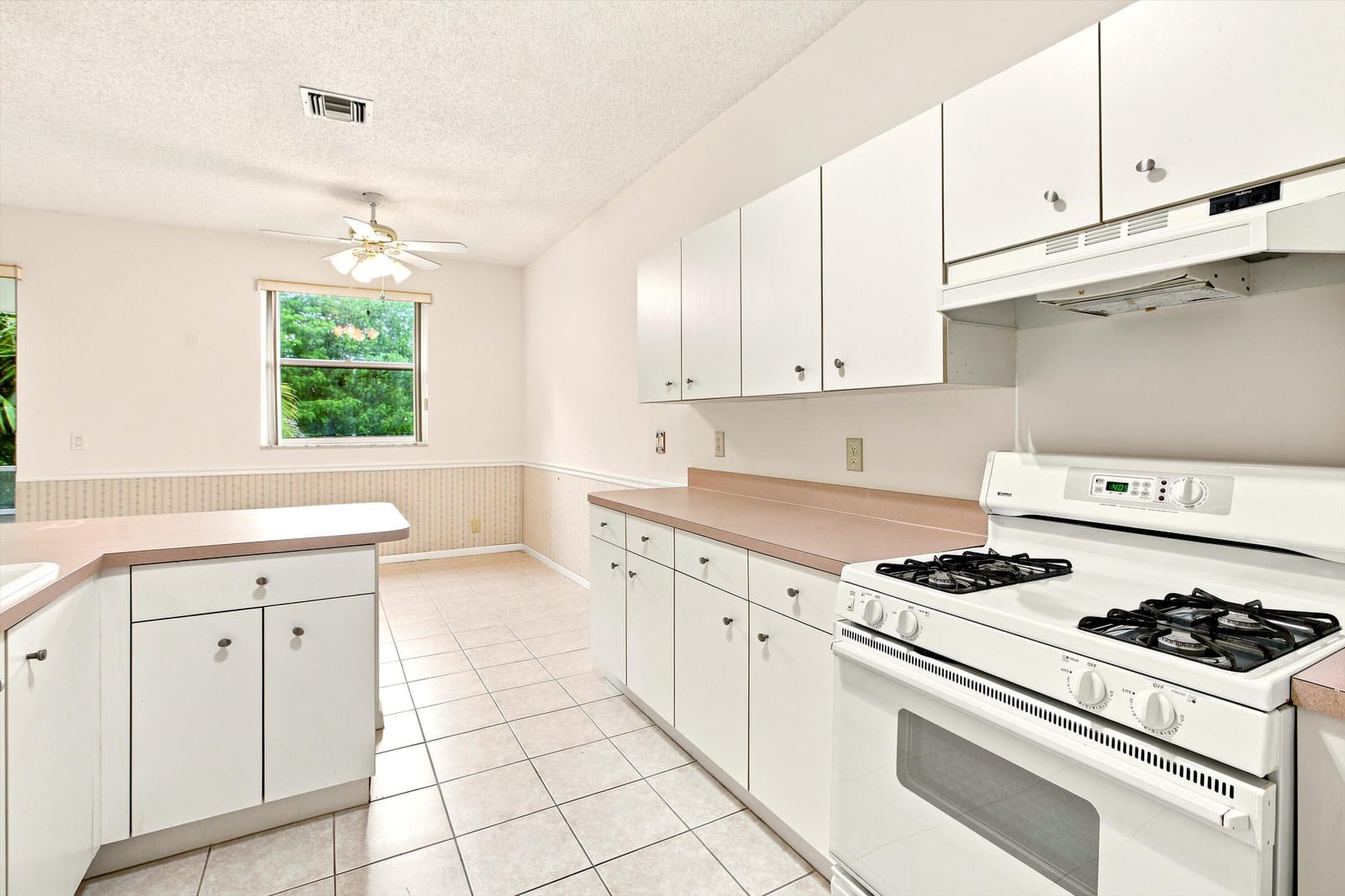 1490 Fairway Circle — photo 5