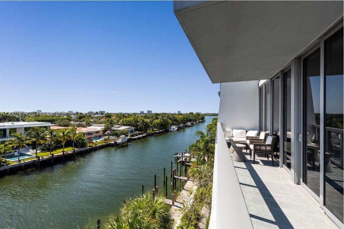 9940 W Bay Harbor Drive 5C-S — photo 2
