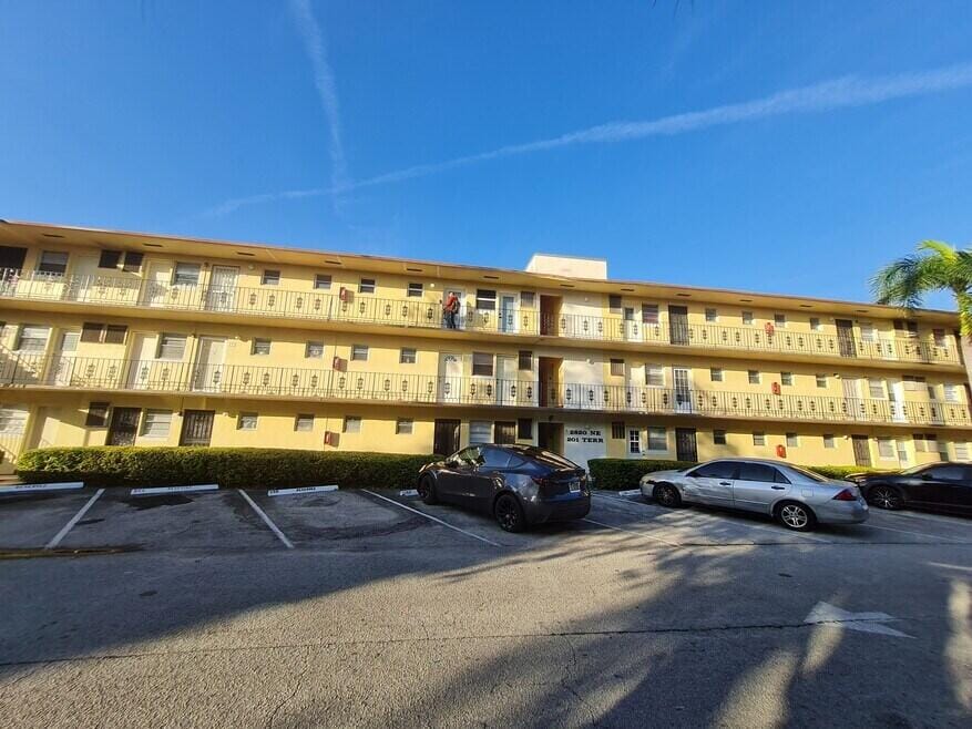 2820 NE 201ST Terrace F106