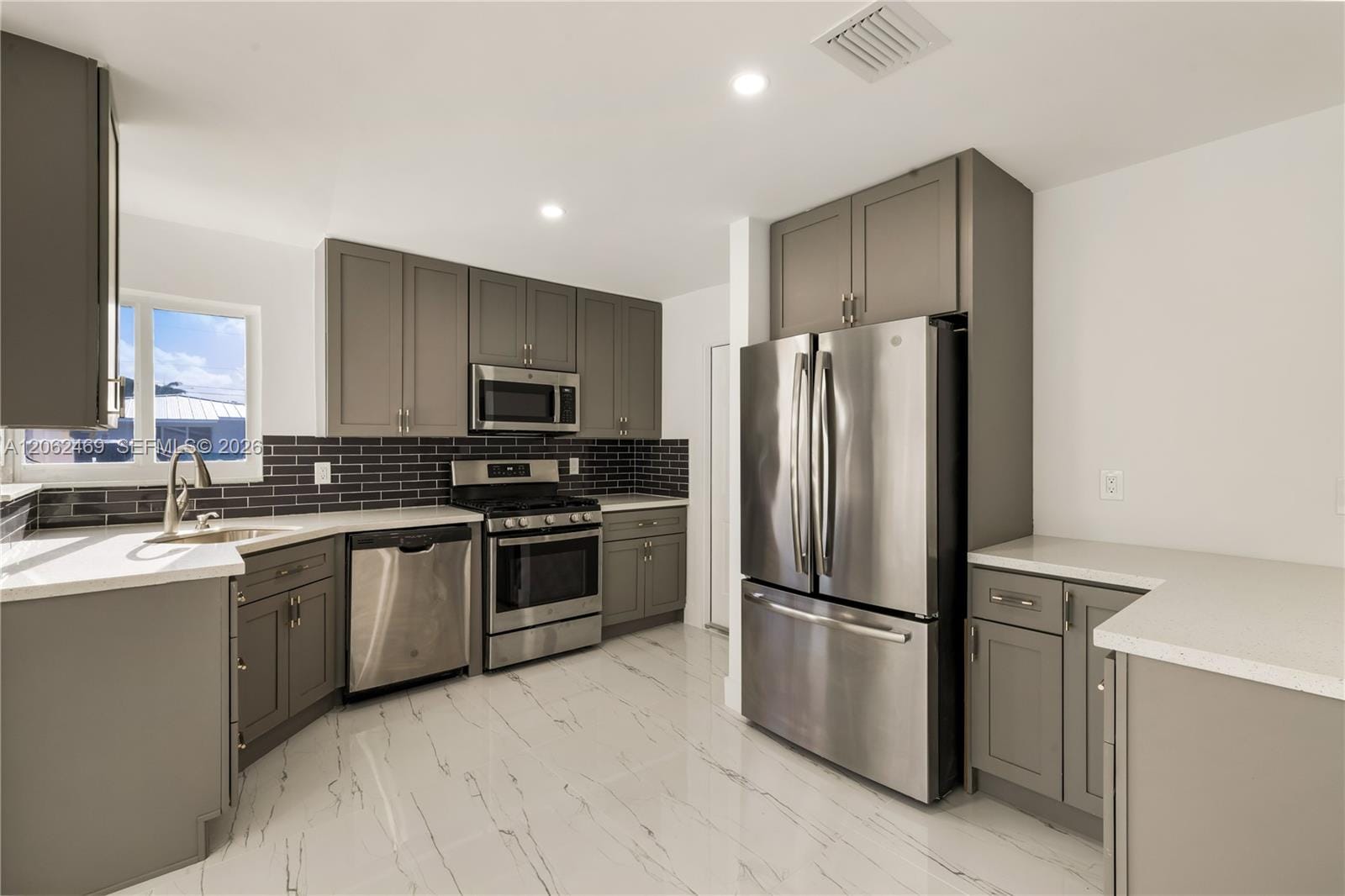 2111 N 14th Court — photo 11