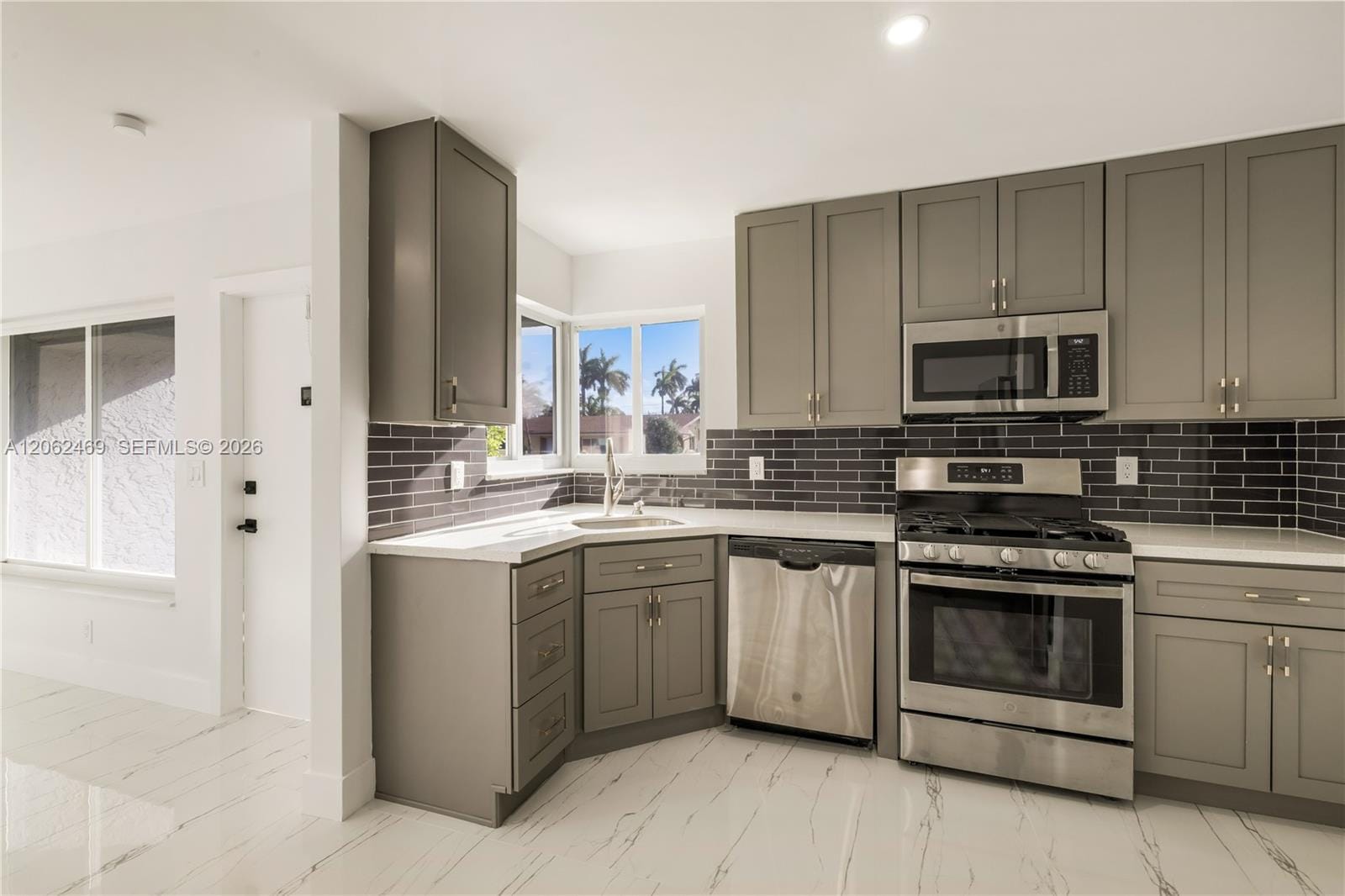 2111 N 14th Court — photo 12