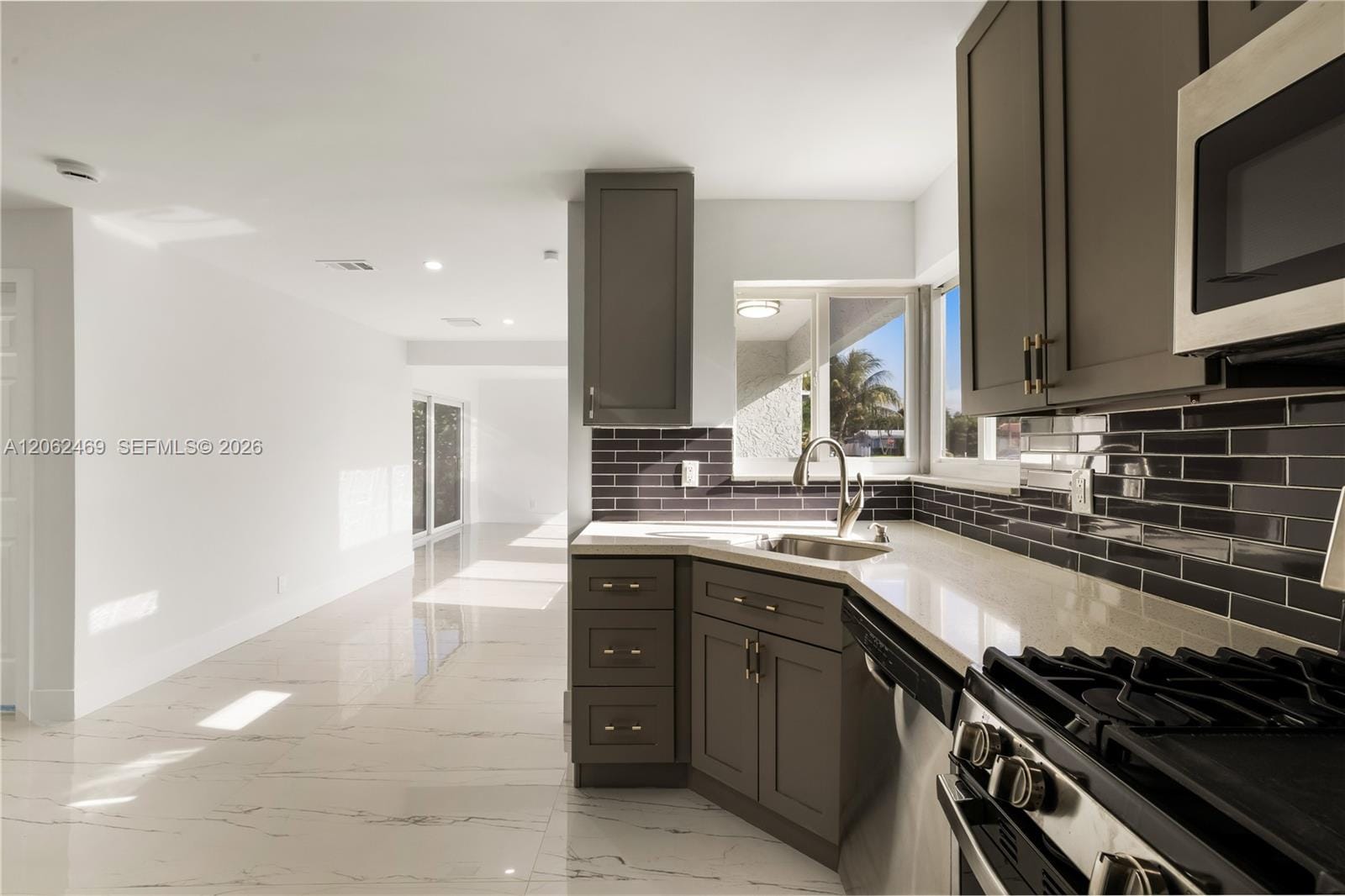 2111 N 14th Court, Hollywood, FL 33020 photo 13