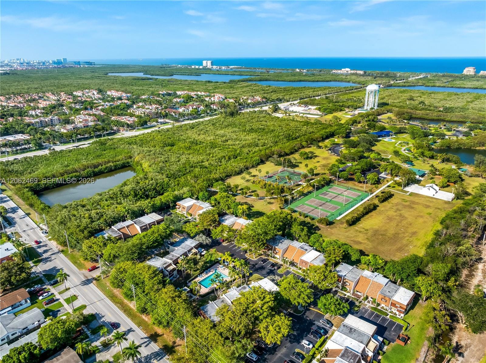 2111 N 14th Court, Hollywood, FL 33020 photo 29