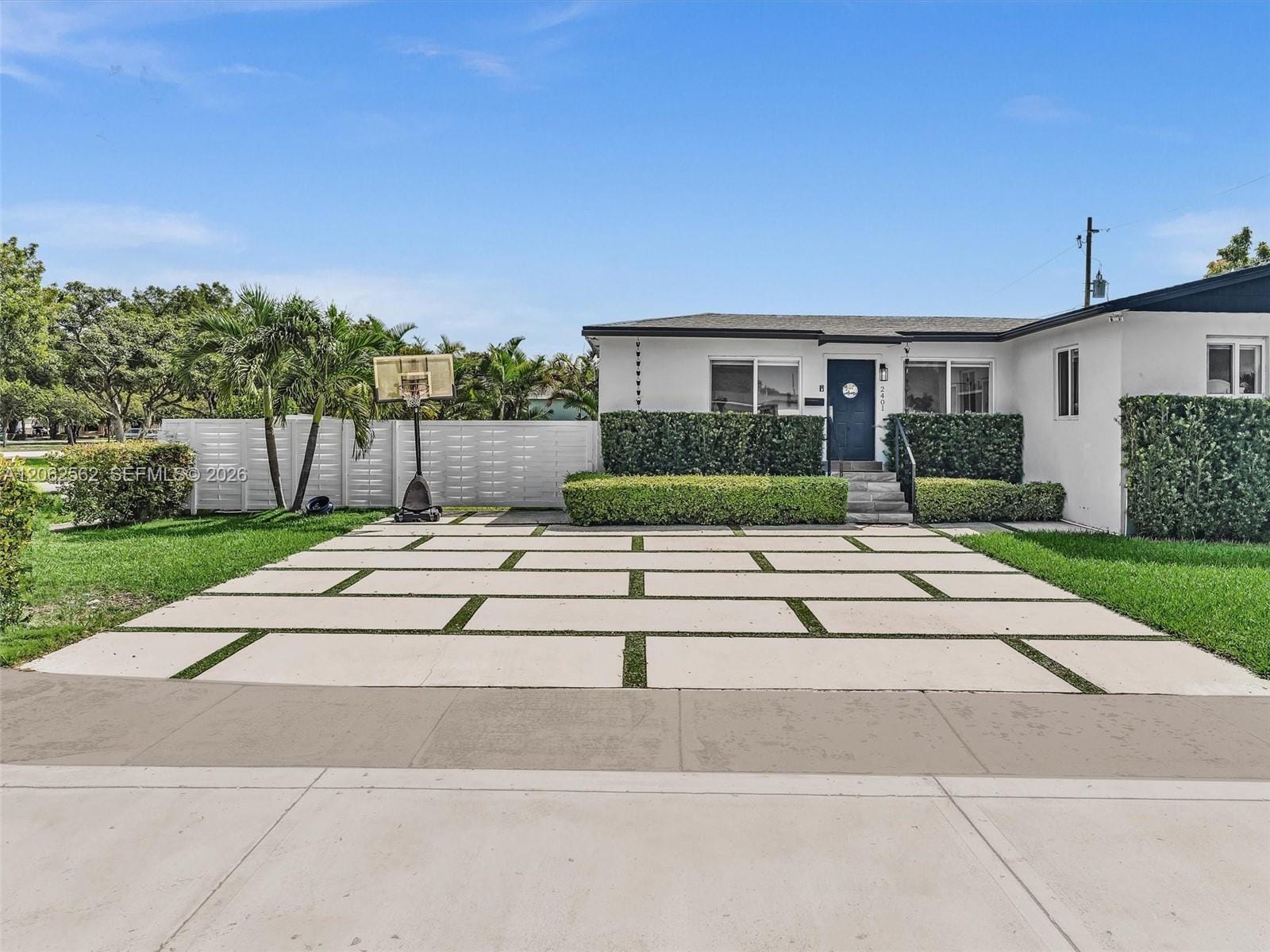 2401 SW 83rd Avenue — photo 2