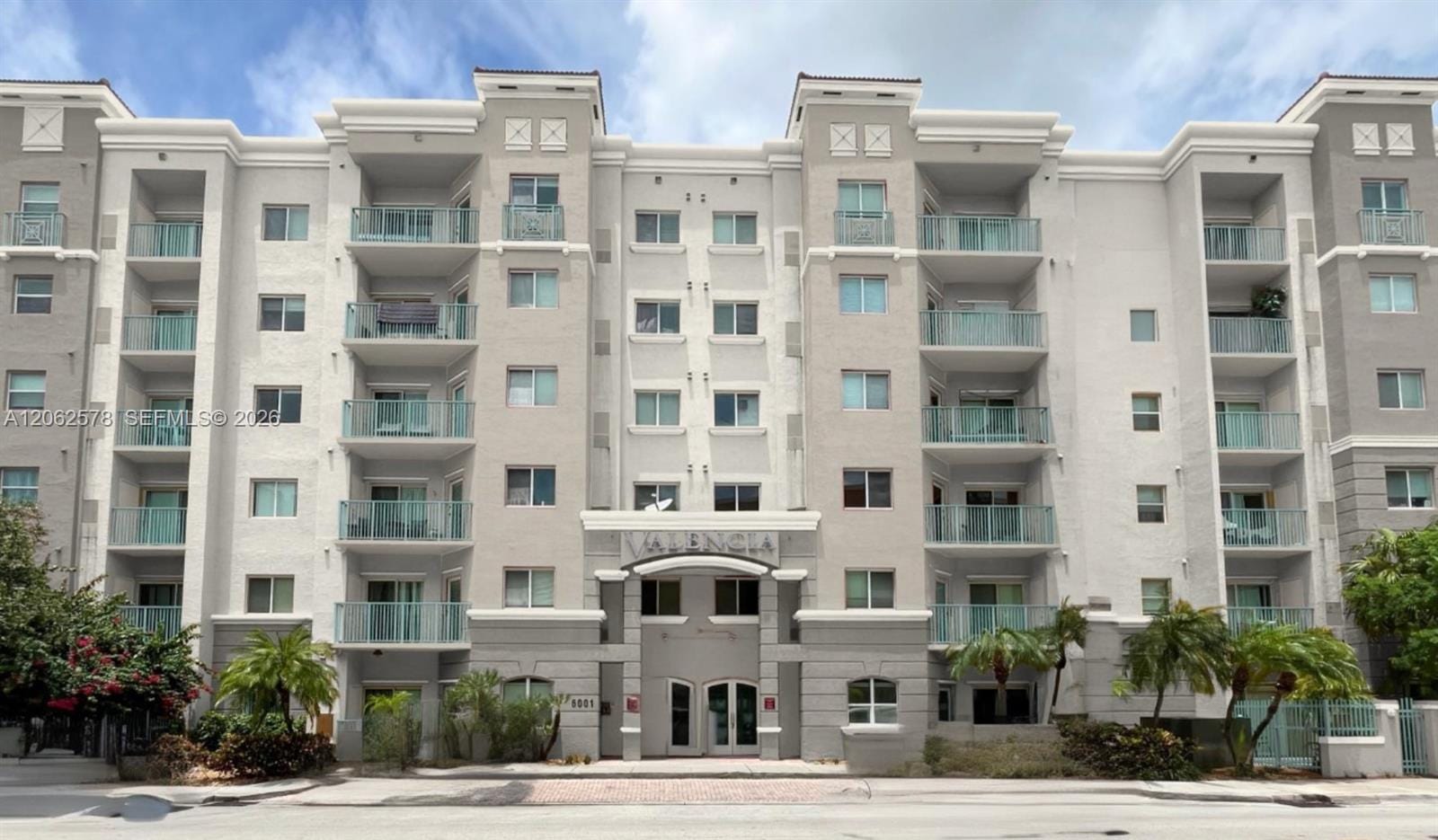 Pending home at 6001 SW 70th Street 453, South Miami, FL 33143