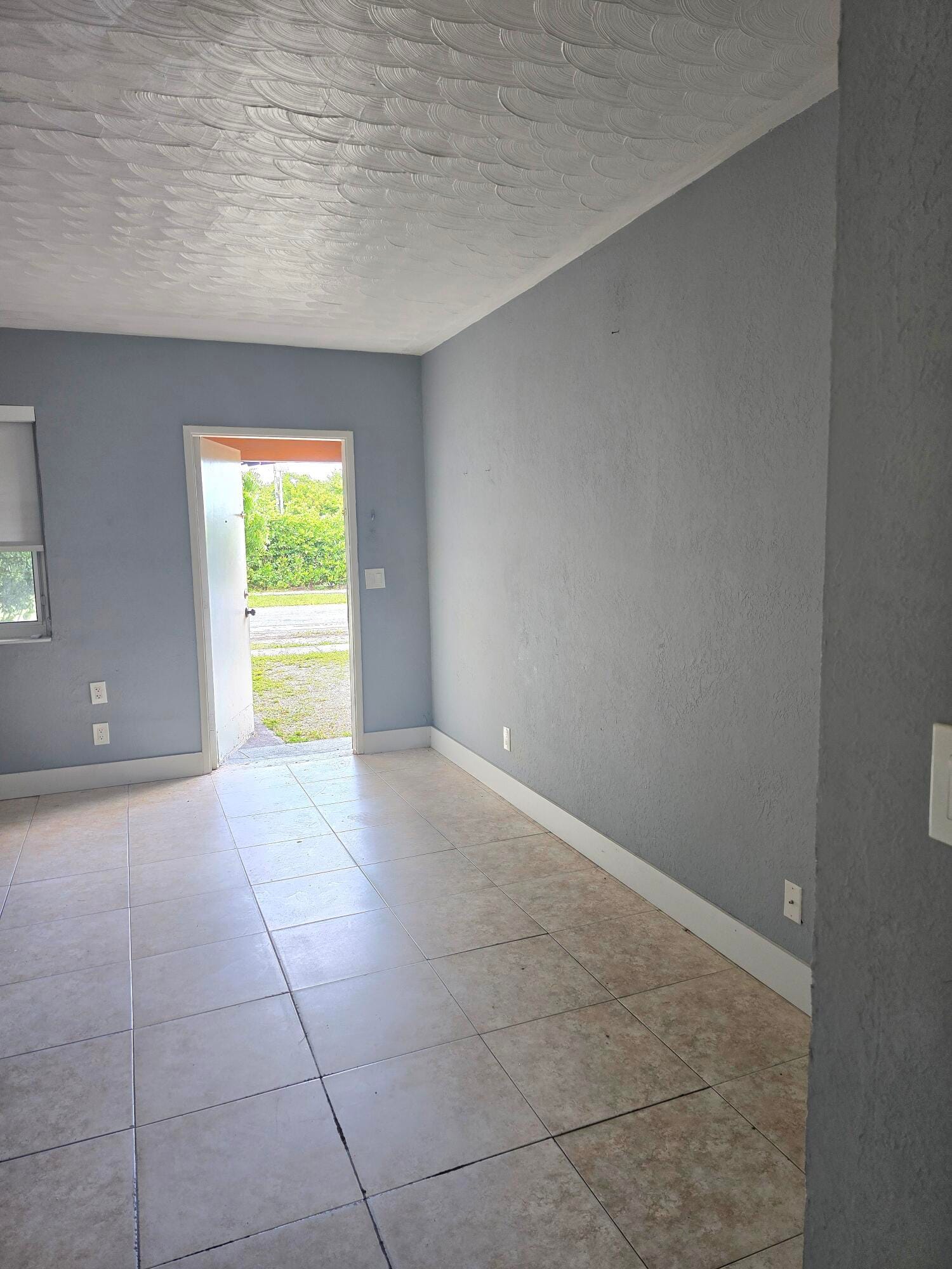 305 SW 14TH Street #1 FRONT — photo 3