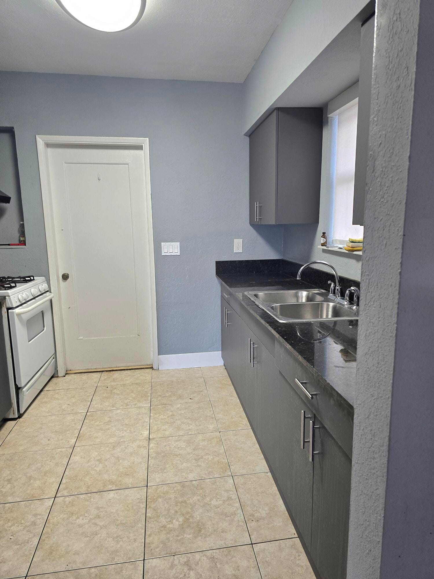 305 SW 14TH Street #1 FRONT — photo 6