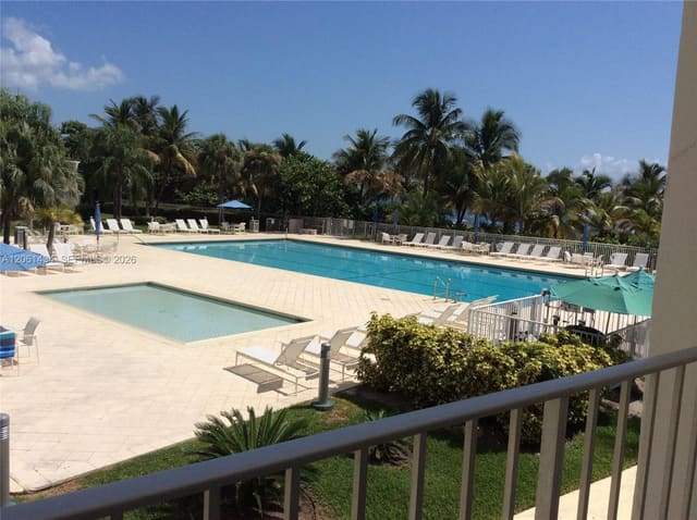 881 Ocean Drive TH3, Key Biscayne, FL 33149