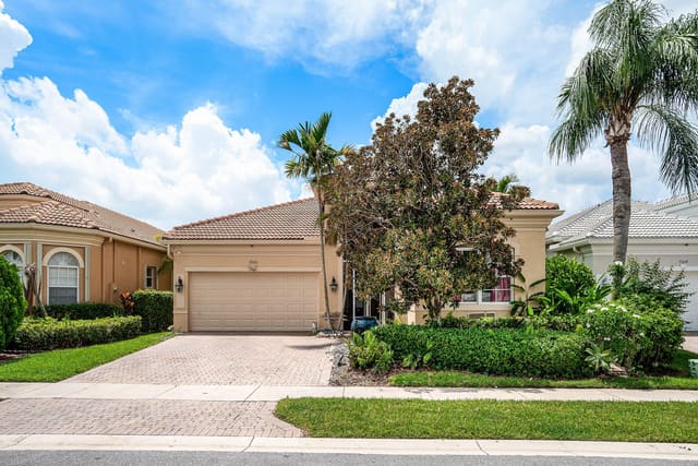 7060 VIVALDI Lane, sold in Vizcaya 3, Delray Beach, FL