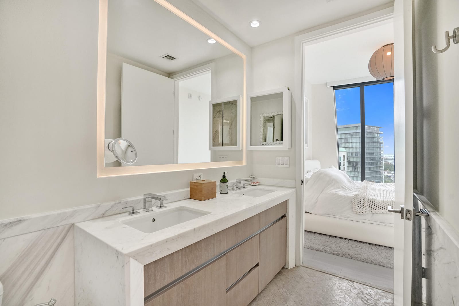 2831 S Bayshore Drive 2204 — photo 12