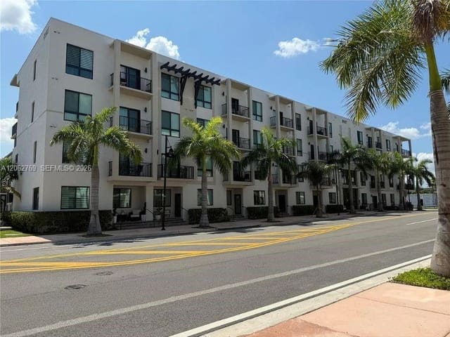 8167 NW 41st Street E-409, Doral, FL 33166