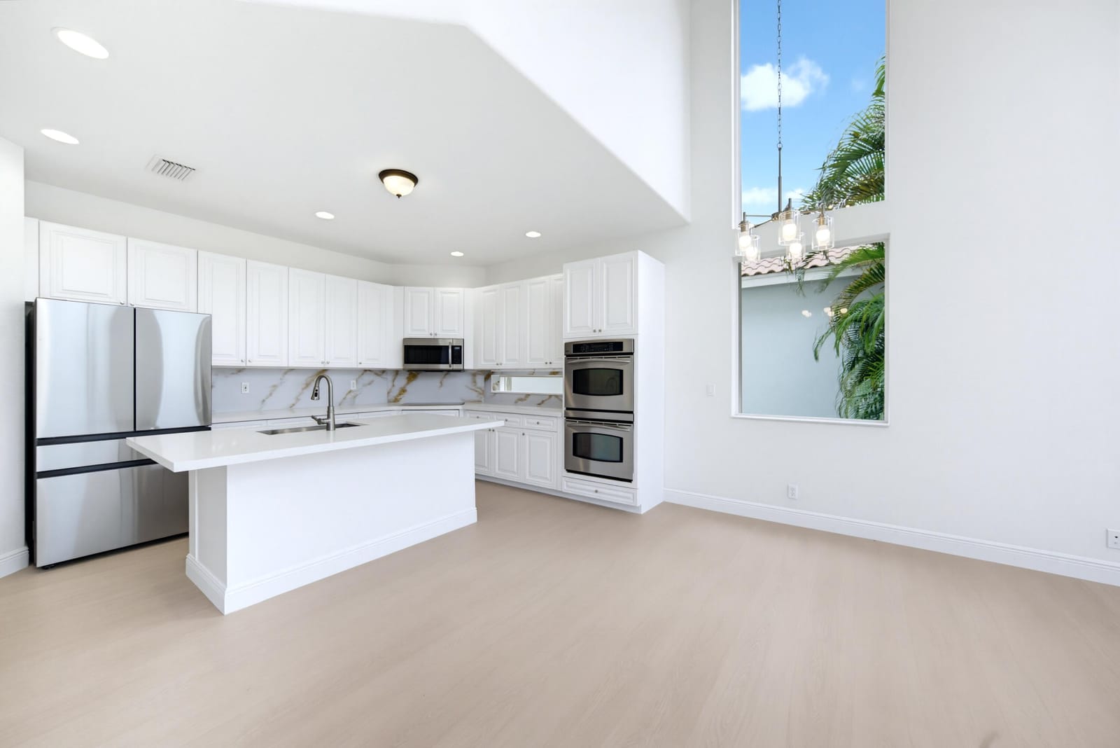 7416 NW 115TH Terrace — photo 9