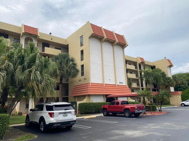 23344 Carolwood Lane 106, sold in Pines Of Boca Barwood Condo, Boca Raton, FL