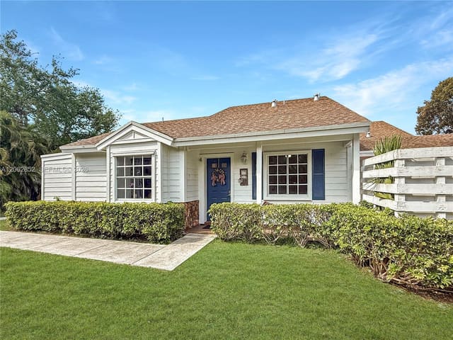 13771 SW 149th Cir Lane 4-85, Miami, FL 33186