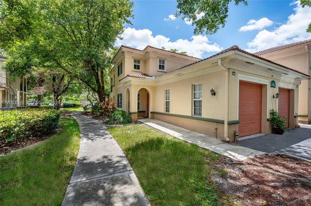 2482 Centergate Drive 101, Miramar, FL 33025