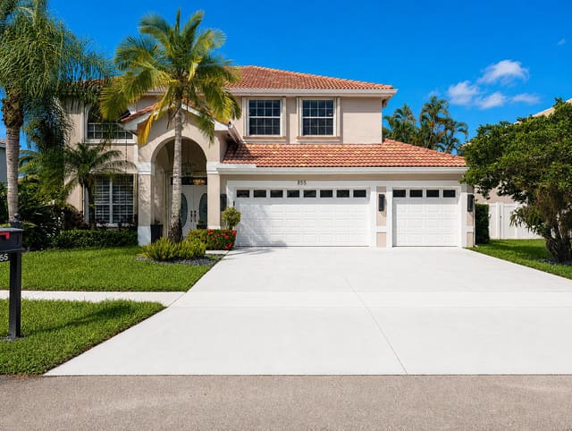 855 SW 174th Terrace, sold in Silver Lakes Phase Ii Replat, Pembroke Pines, FL