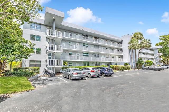 112 Royal Park Drive 3A, Oakland Park, FL 33309