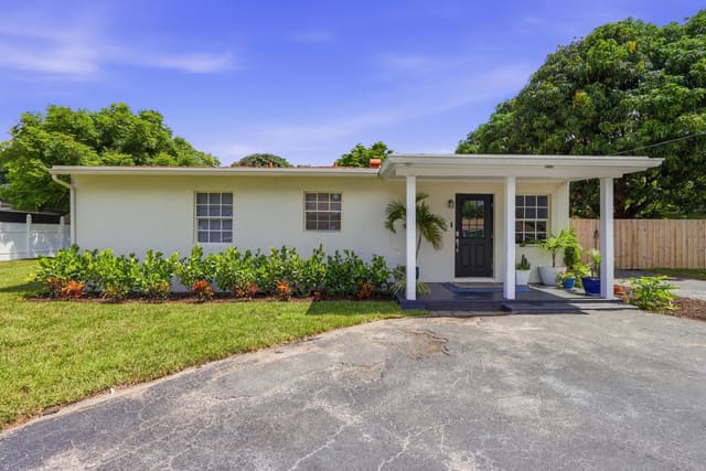 1900 CARISSA Road, Lake Clarke Shores, FL 33406