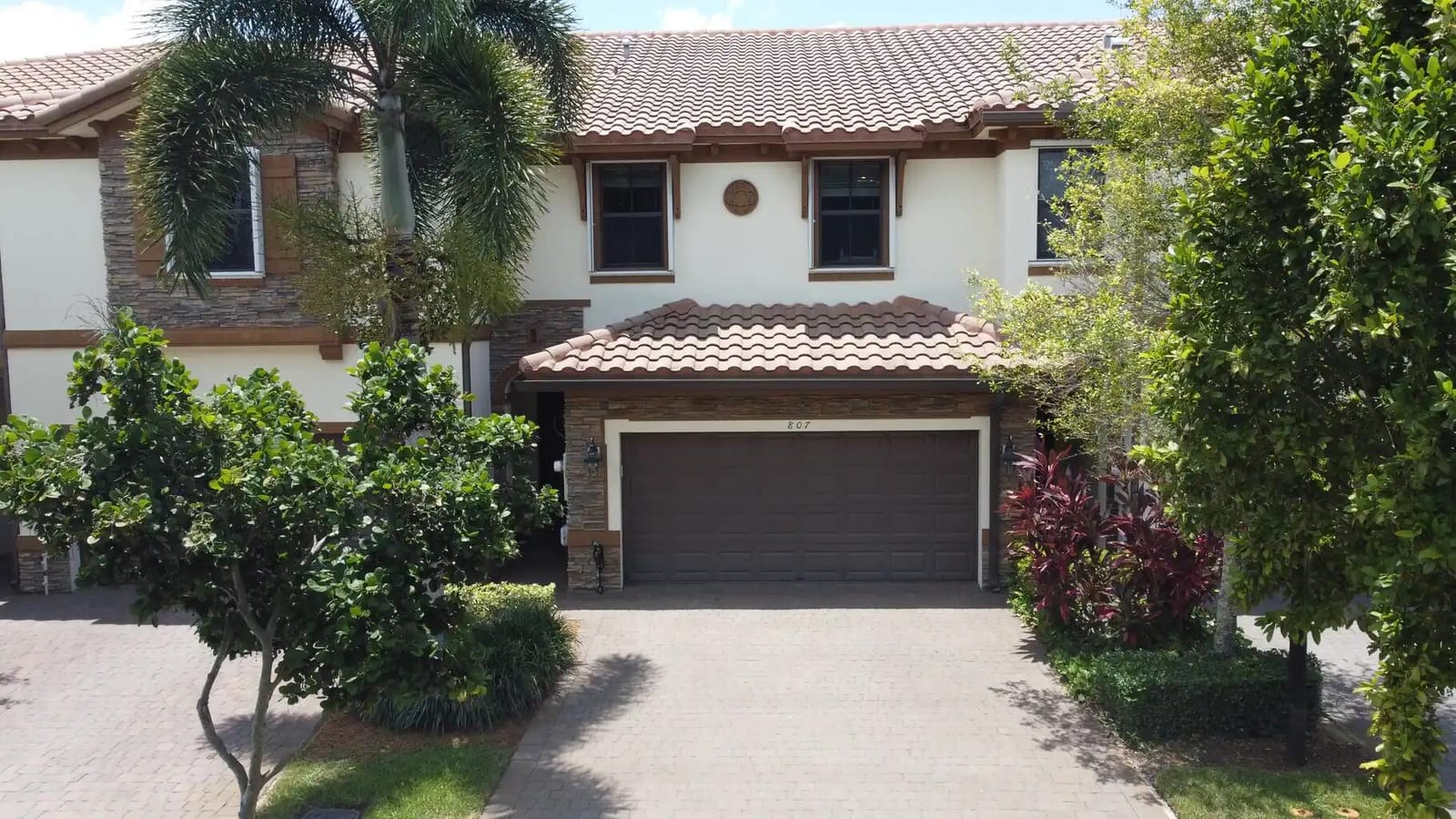 807 E Village Circle, Davie, FL 33325