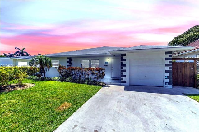 806 NE 4th Street, Hallandale Beach, FL 33009