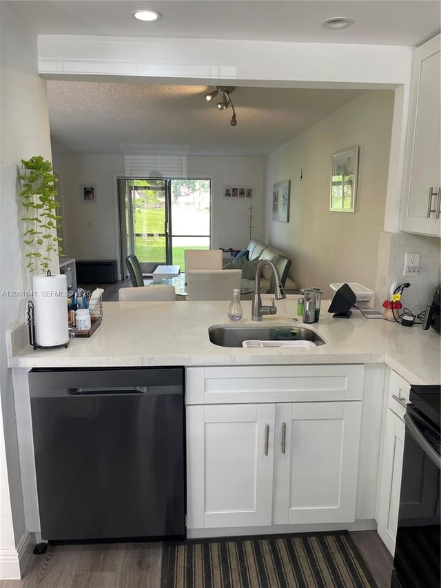 10434 Sunrise Lakes Boulevard 107, Sunrise, FL 33322