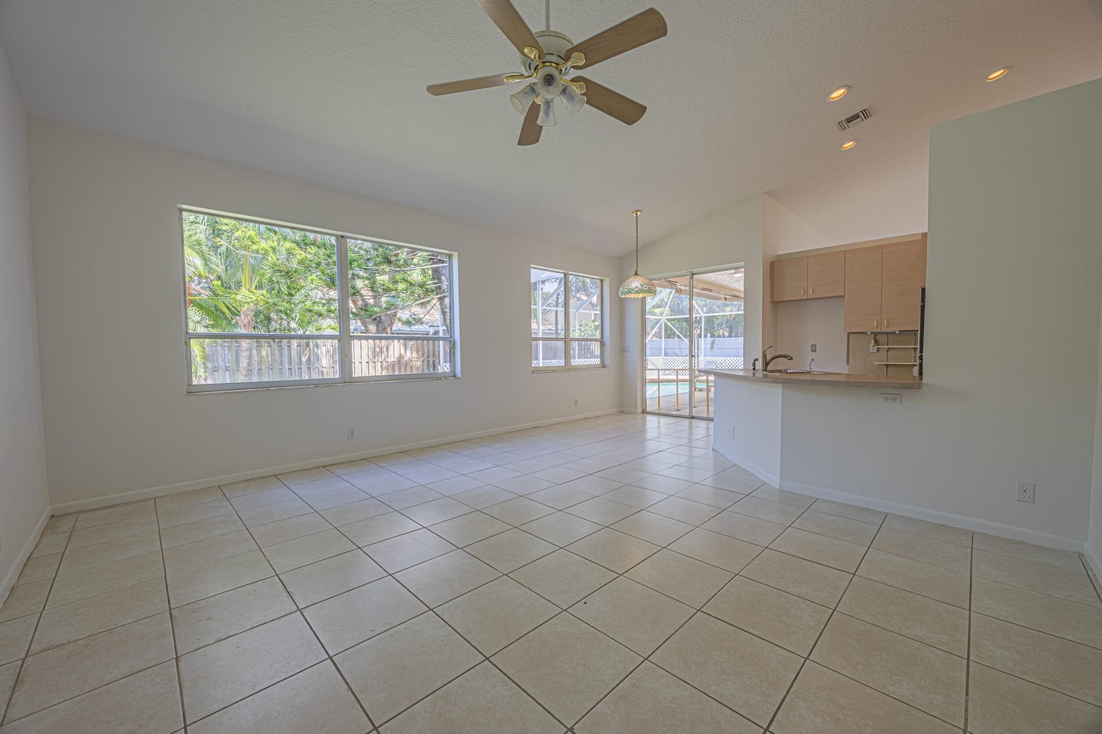 10206 ALLAMANDA Boulevard — photo 5
