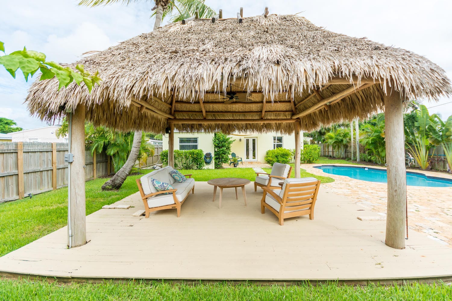 Pending home at 1621 NE 17TH Way, Fort Lauderdale, FL 33305