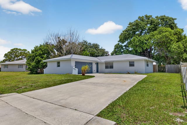 313 SE Atlas Terrace, Port St. Lucie, FL 34983