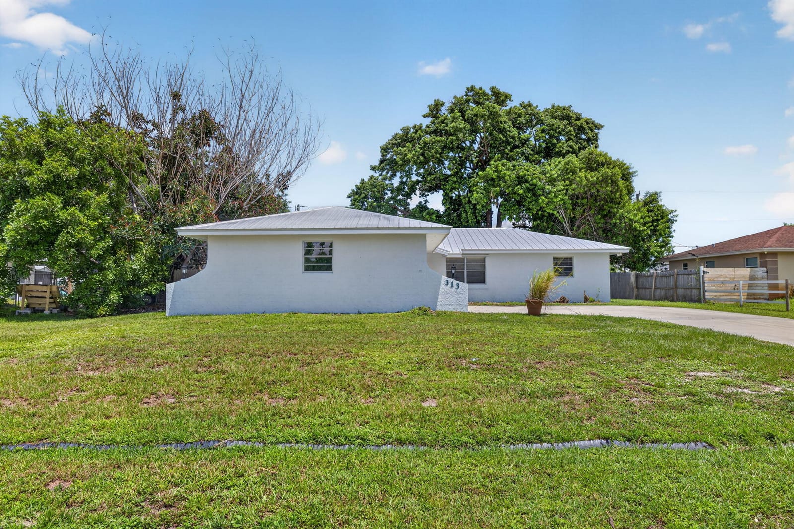313 SE Atlas Terrace — photo 2