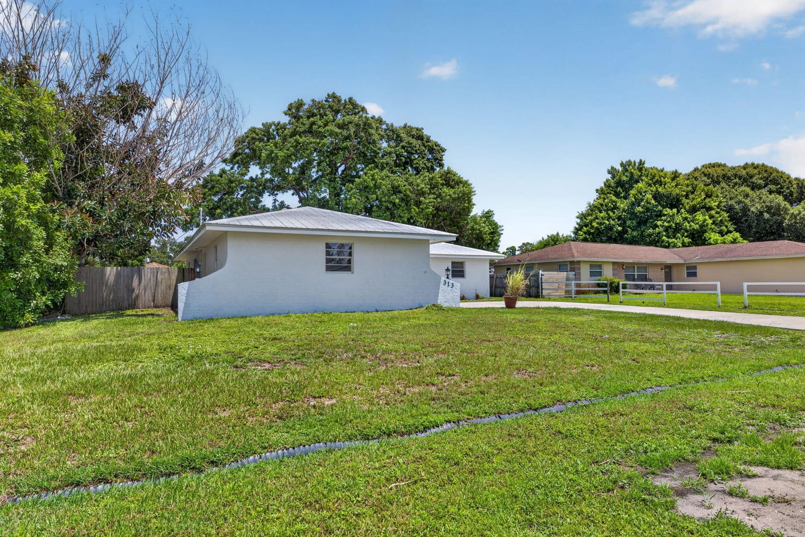 313 SE Atlas Terrace — photo 3