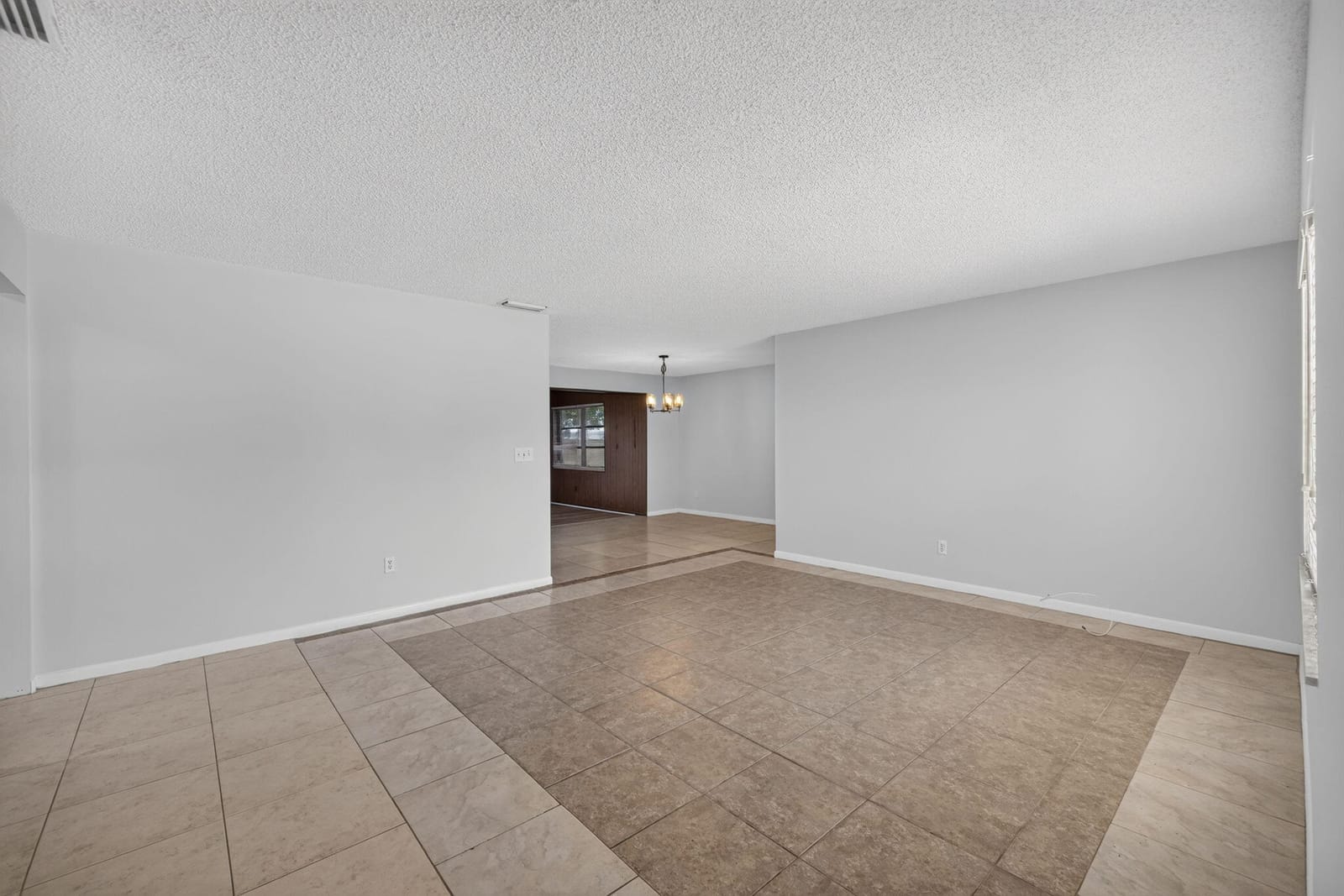 313 SE Atlas Terrace — photo 5