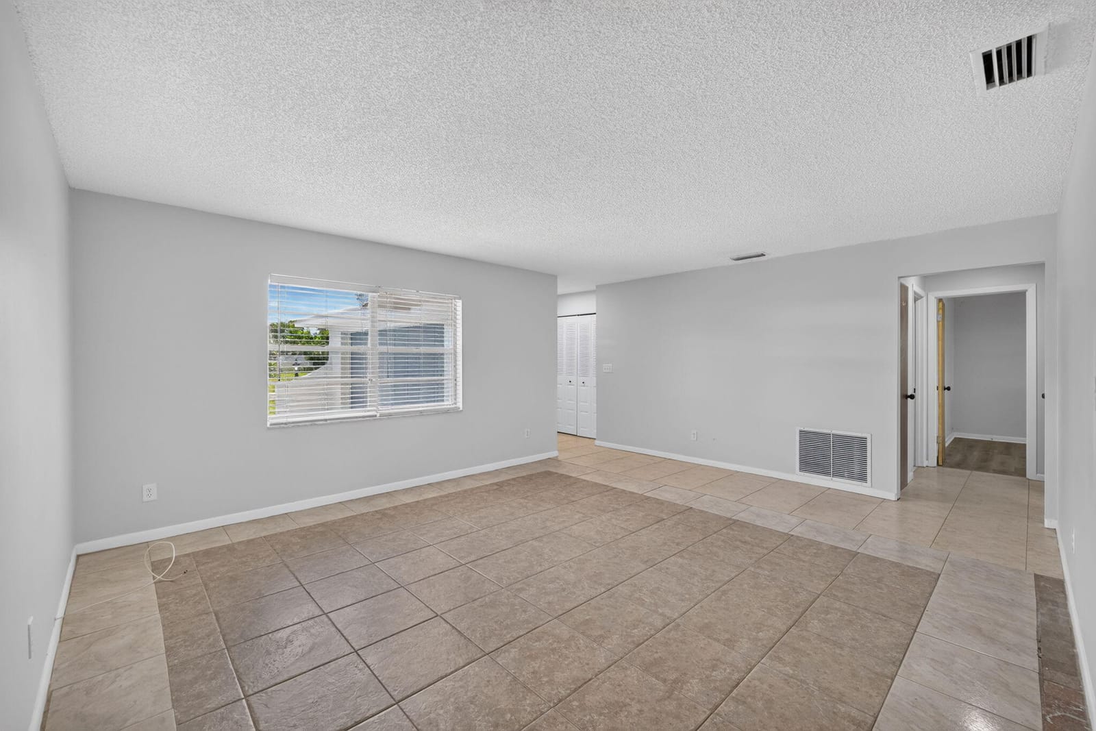 313 SE Atlas Terrace — photo 6