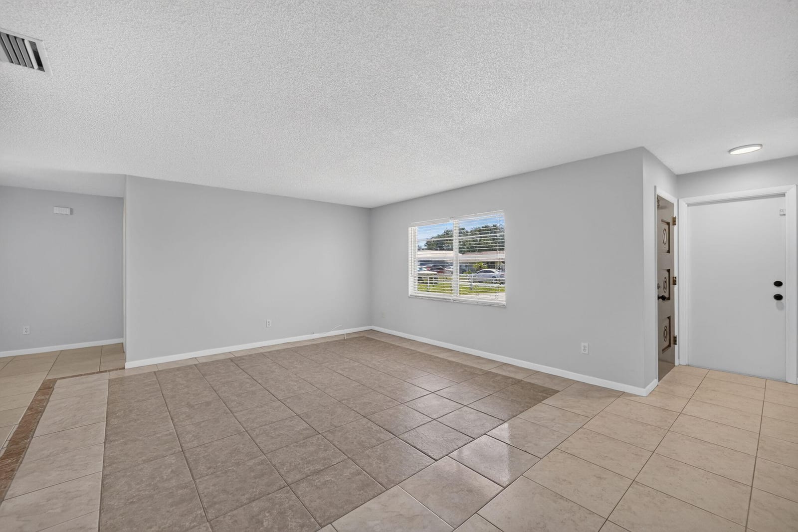 313 SE Atlas Terrace — photo 7