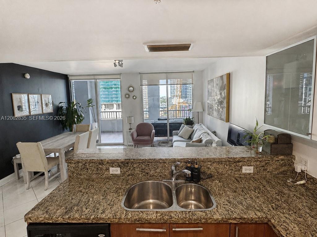 170 SE 14th Street 2007, Miami, FL 33131 photo 9