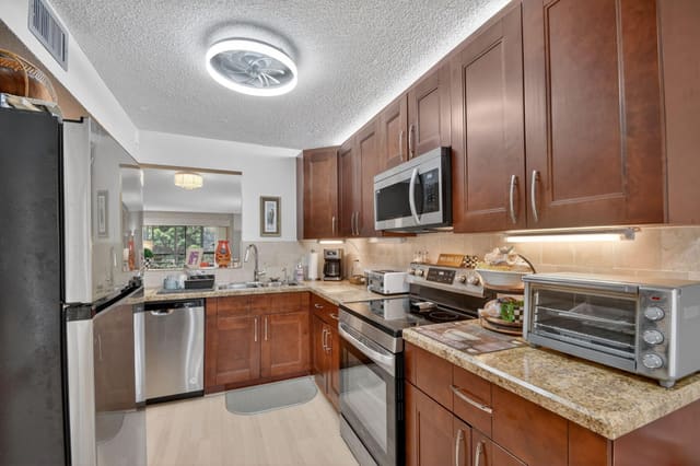 10173 Mangrove Drive 204, Boynton Beach, FL 33437