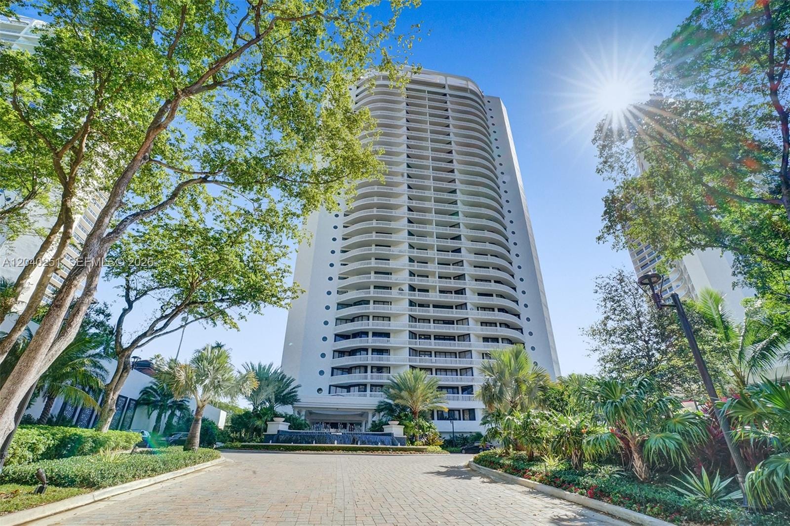 Pending home at 3000 Island Boulevard 1902, Aventura, FL 33160