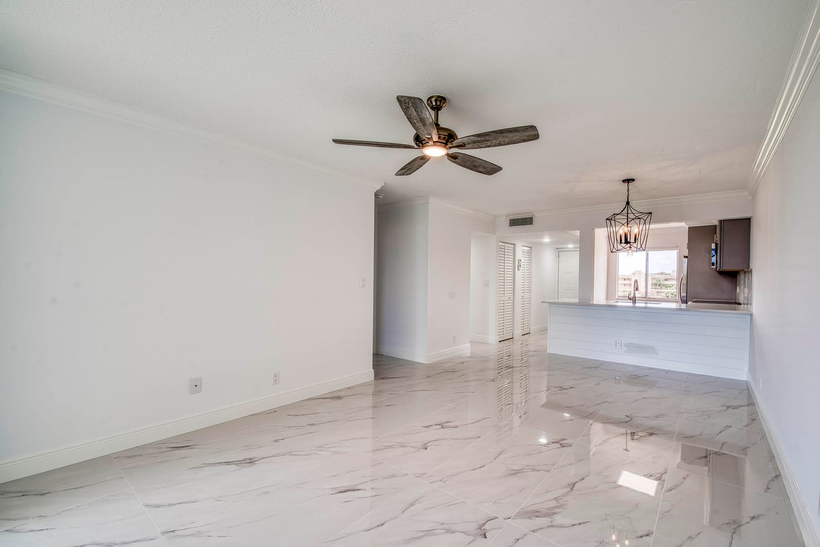 6795 Huntington Lane 406 — photo 2
