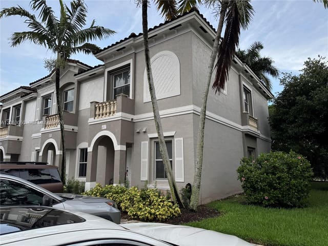 4917 SW 140th Terrace 9, Miramar, FL 33027