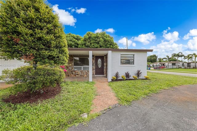 820 NW 38th Avenue, Plaza Estates, Lauderhill, FL