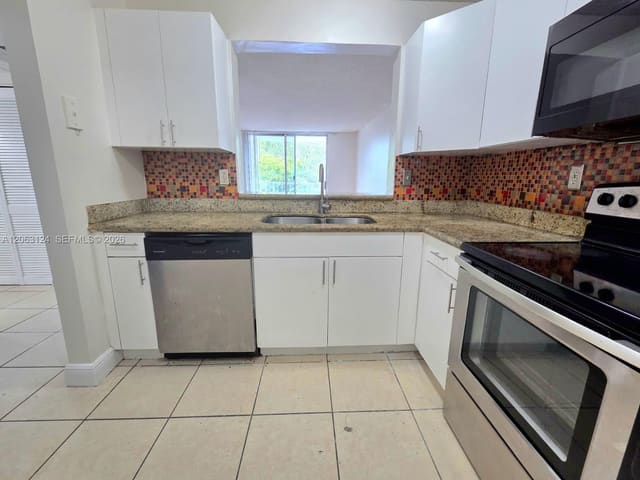 482 NW 165th St Road A306, Miami, FL 33169