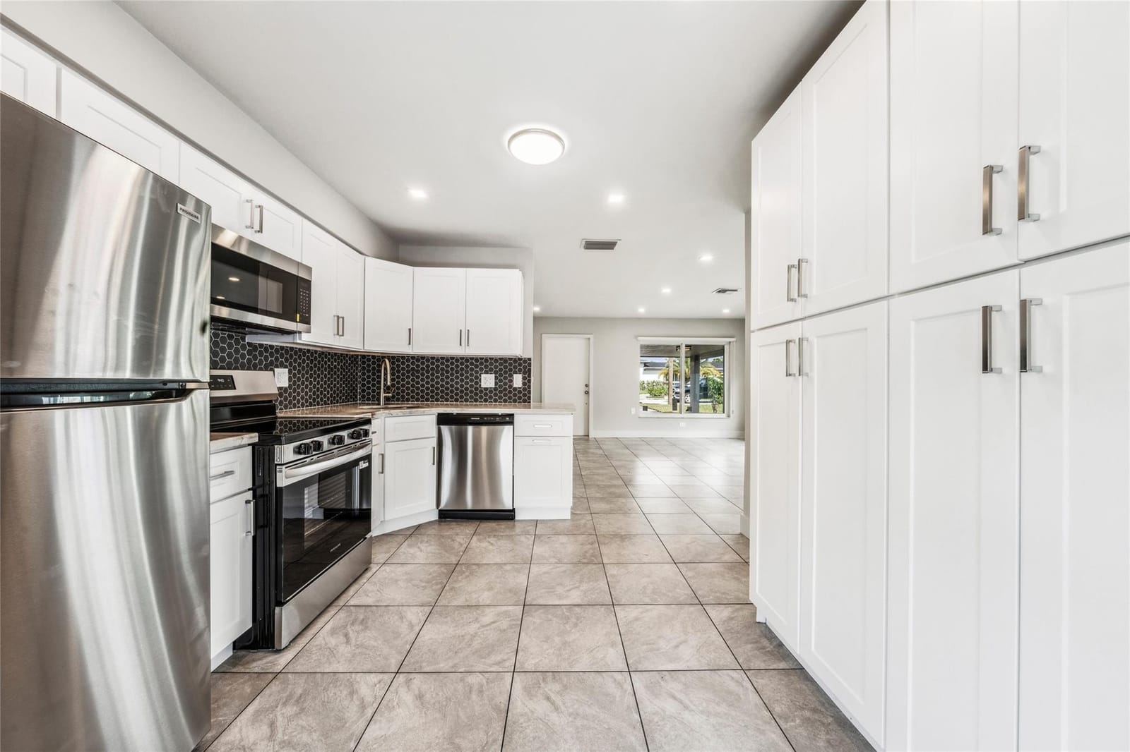 4800 NE 4th Avenue — photo 4