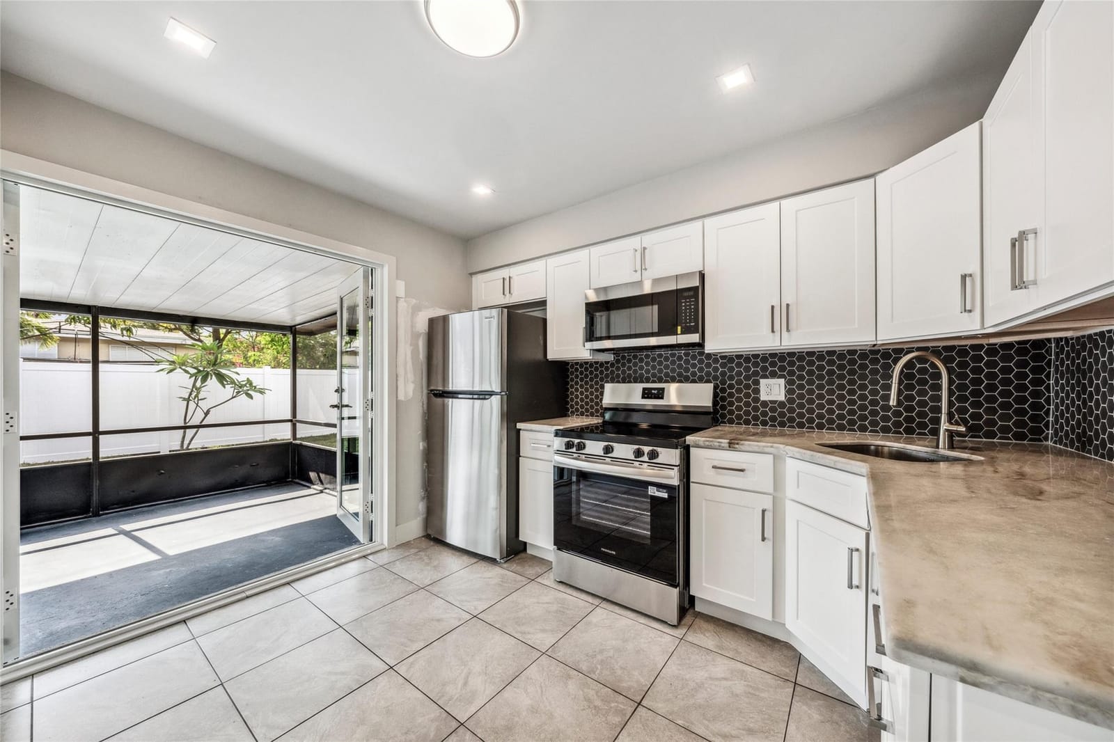 4800 NE 4th Avenue — photo 5