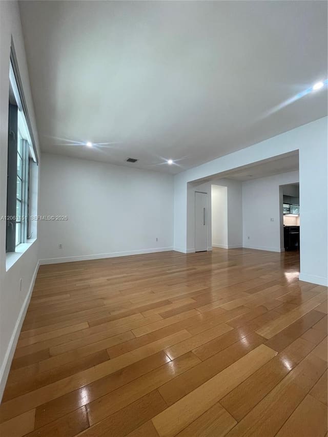 2021 Meridian Avenue 12, Miami Beach, FL 33139
