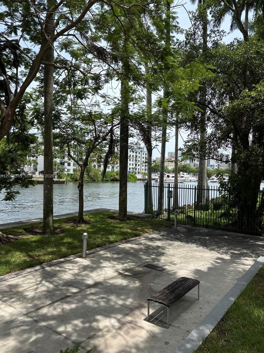 1871 S River Drive 801 — photo 2