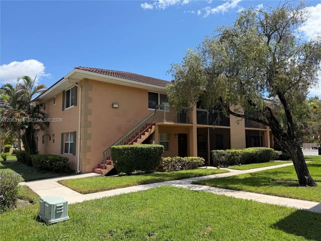 721 NW 104th Avenue 101, Pembroke Pines, FL 33026