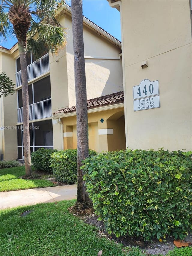 440 S Park Road 206, sold in Pinehurst Club Condo, Hollywood, FL