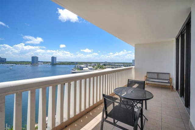 1000 W Island Boulevard 1206, Williams Island, Aventura, FL