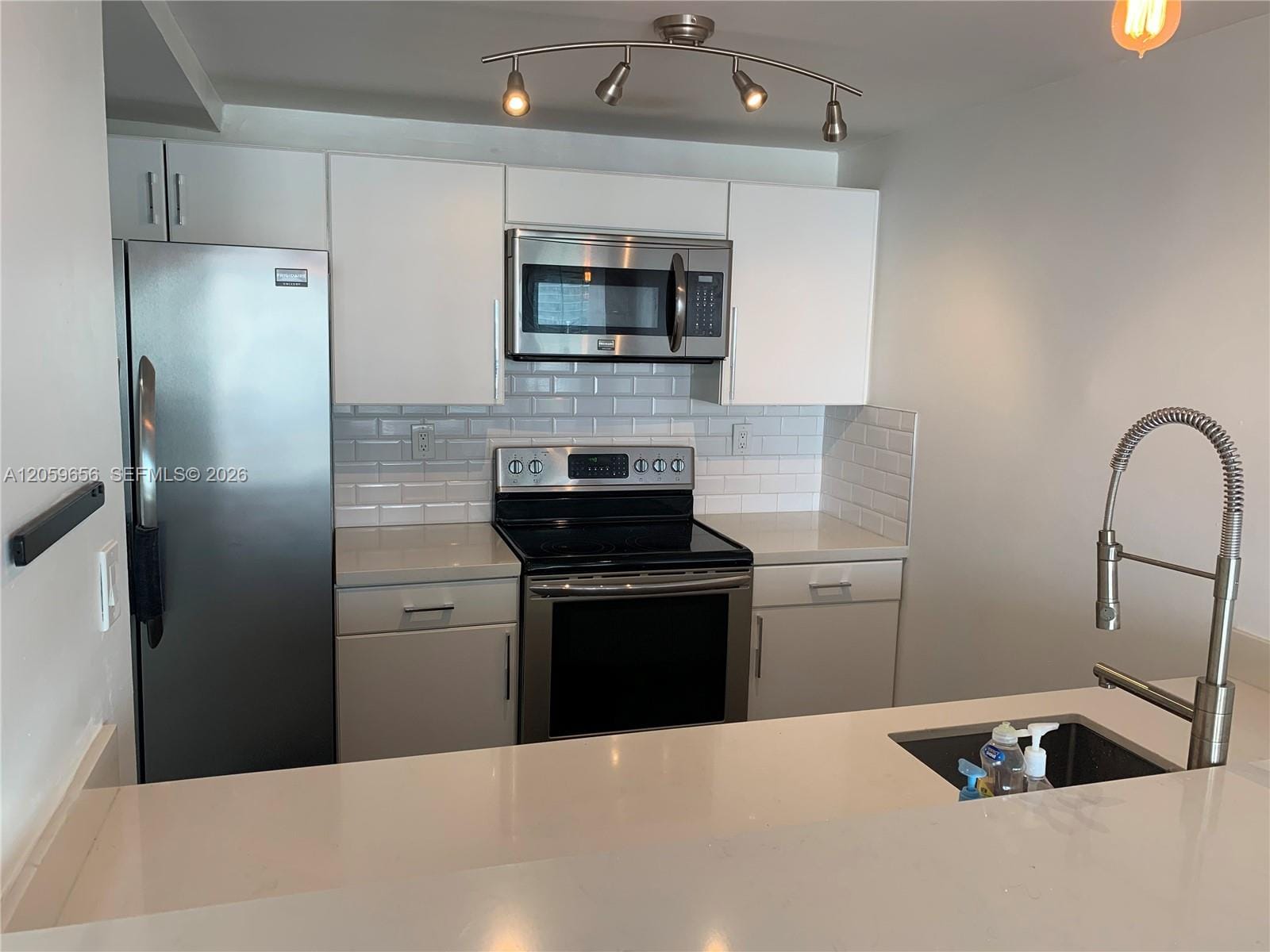 600 NE 36th Street 1017 — photo 2