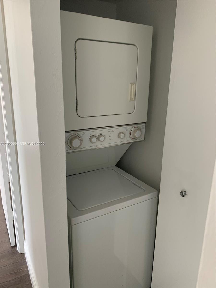 600 NE 36th Street 1017 — photo 8